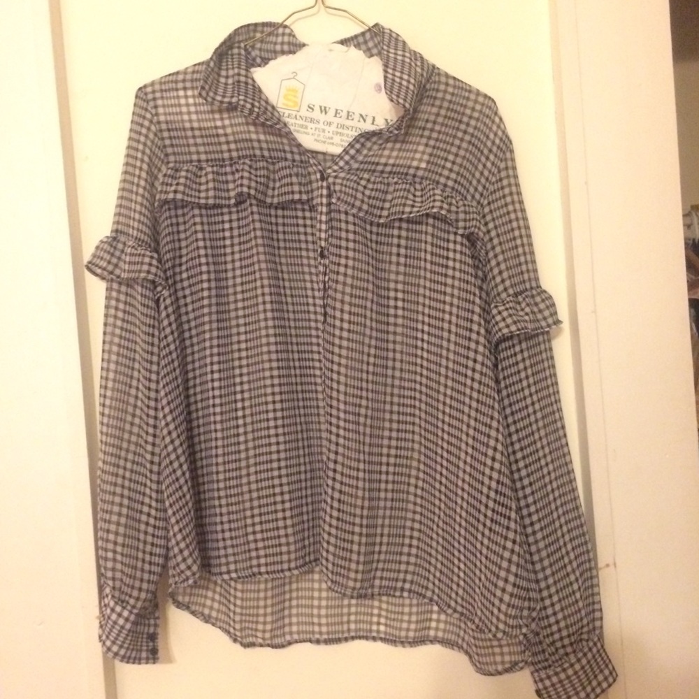 RUFFLE BLACK AND WHITE CHECKERED BUTTON UP BLOUSE