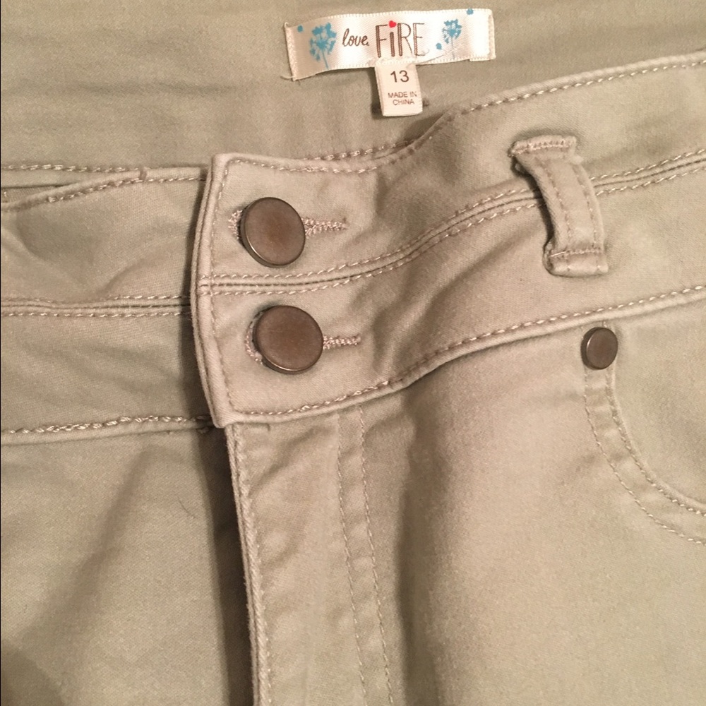 Khaki/greenish pants