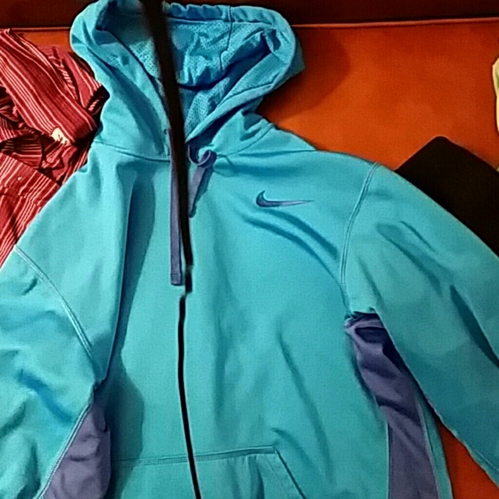 Nike therma-fit hoodie