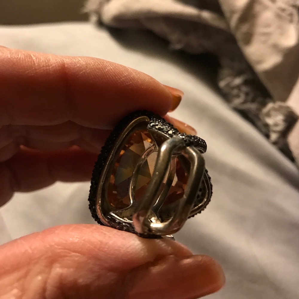 Ring - Picture 2 of 5