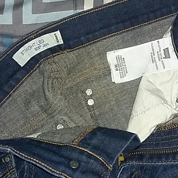 Levi's - Picture 2 of 3