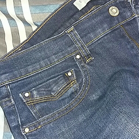 Levi's - Picture 3 of 3