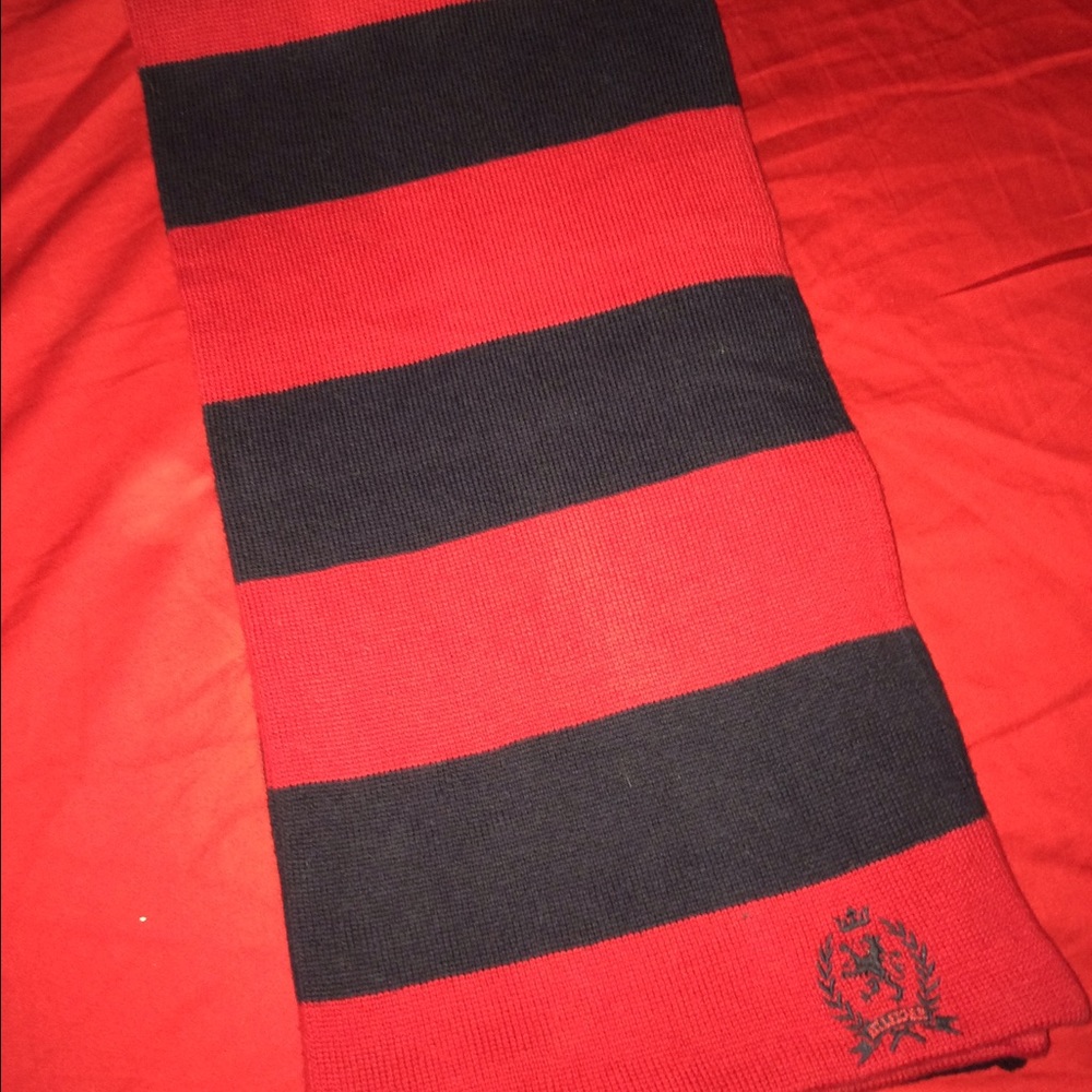 Tommy Hilfiger scarf