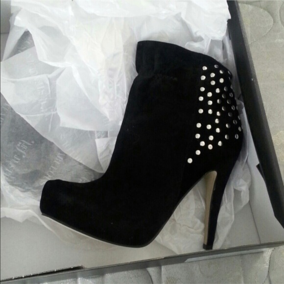JustFab Shoes - Black suede boots