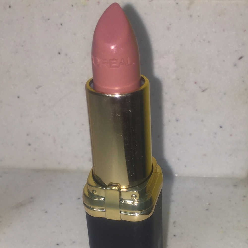 Jennifer's Nude Lipstick L'Oréal Paris lippie pink