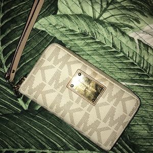 AUTHENTIC Michael Kors Wallet