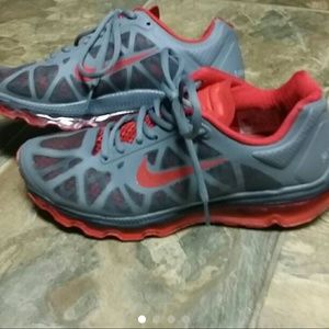 Pink & gray Nike Air Max tennis shoes