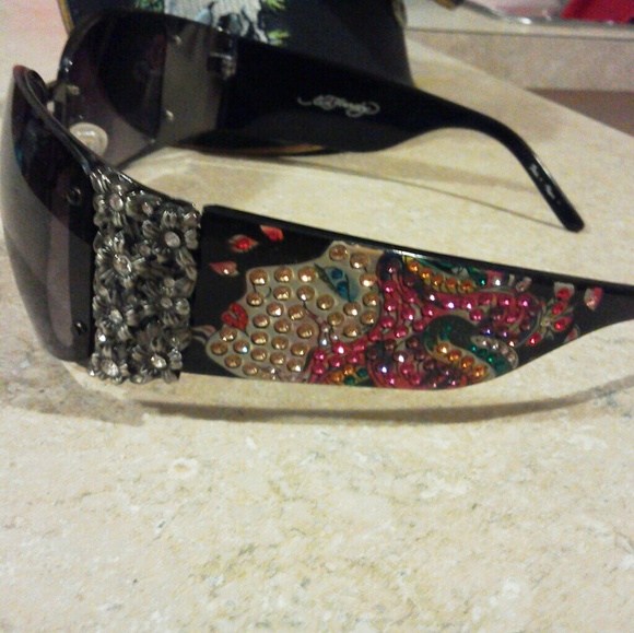 EdHardy Medusa sunglasses w/ case - Picture 3 of 4