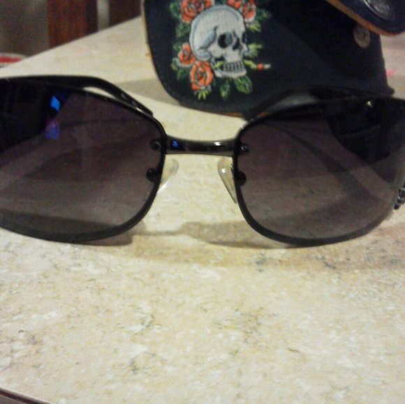 EdHardy Medusa sunglasses w/ case - Picture 4 of 4