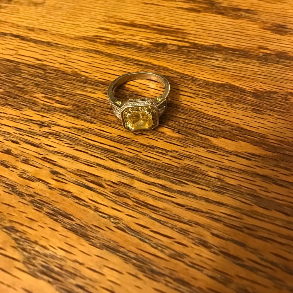 Silver ring octagonal shape wcarnery yellow stone