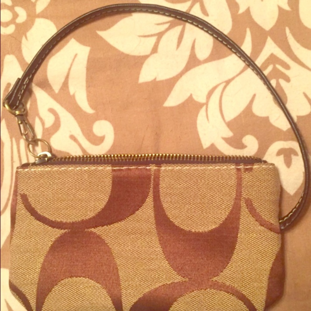 Coach wristlet. Only worn once.