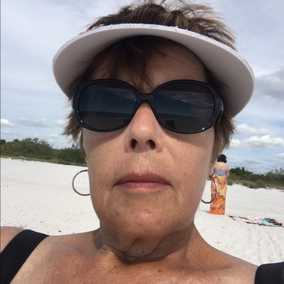 Meet your Posher, Janet - Picture 1 of 1