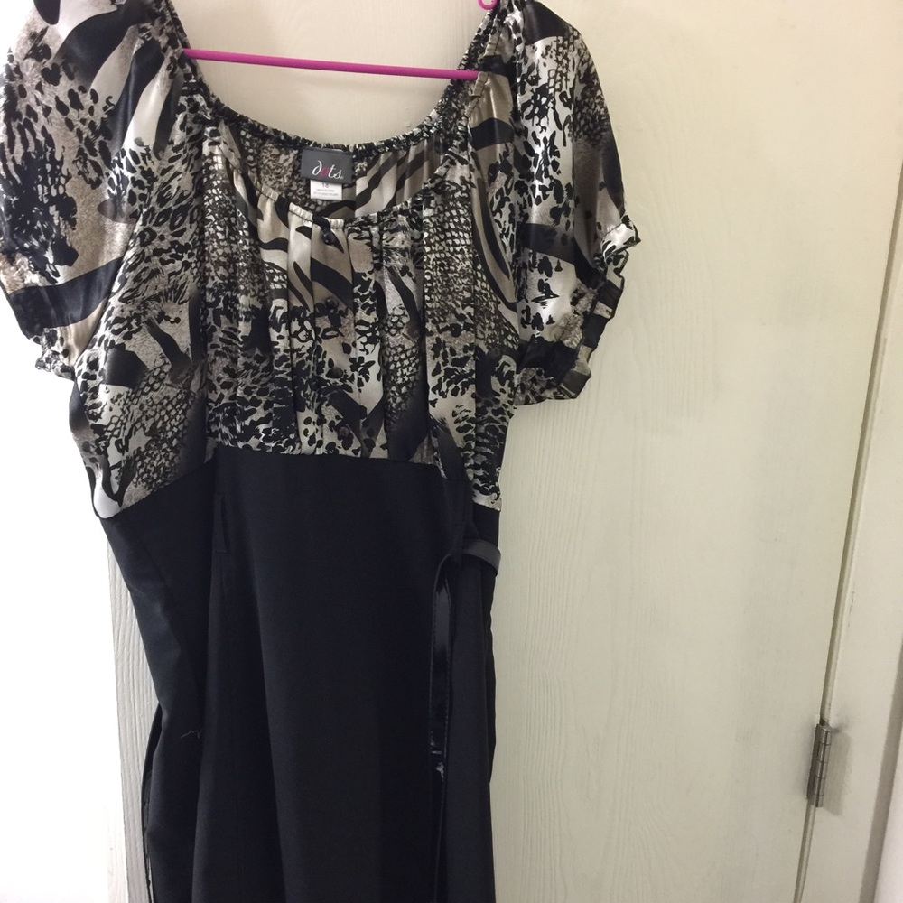 Black/tan dress