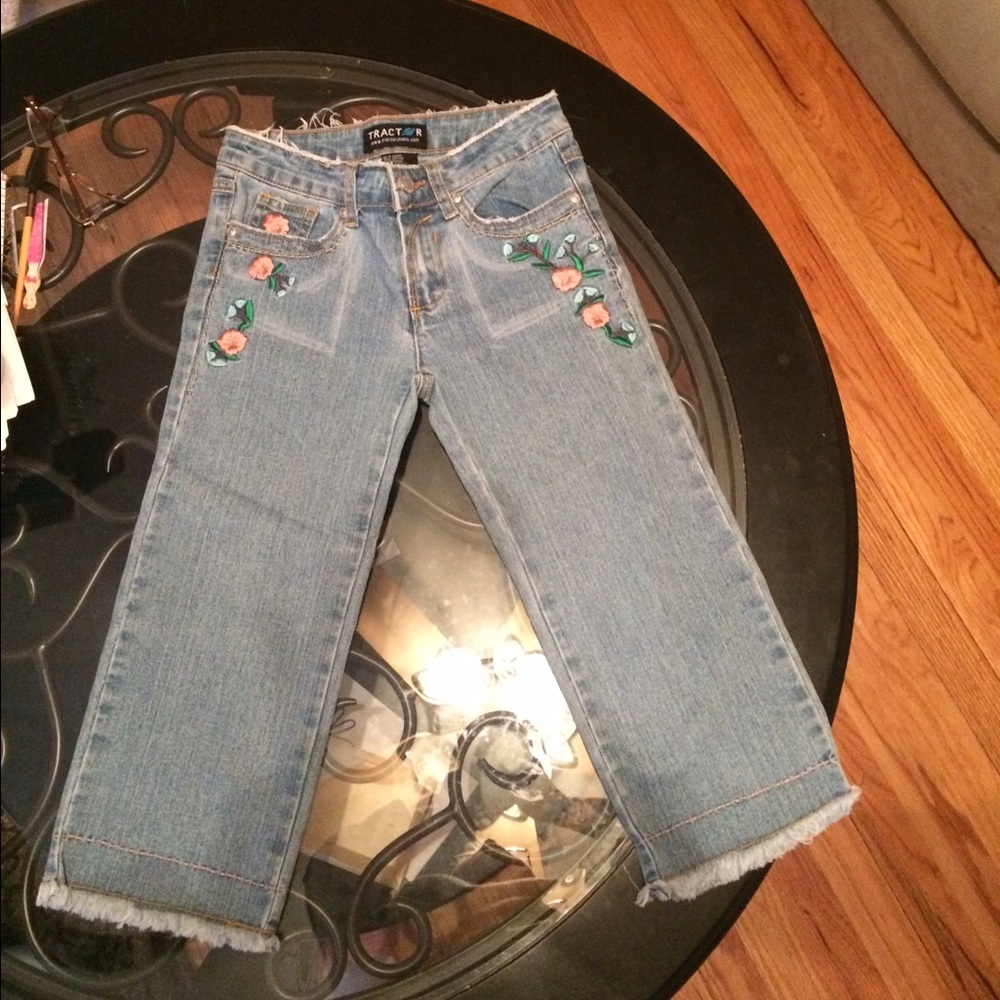 Embroidered Capri Jeans