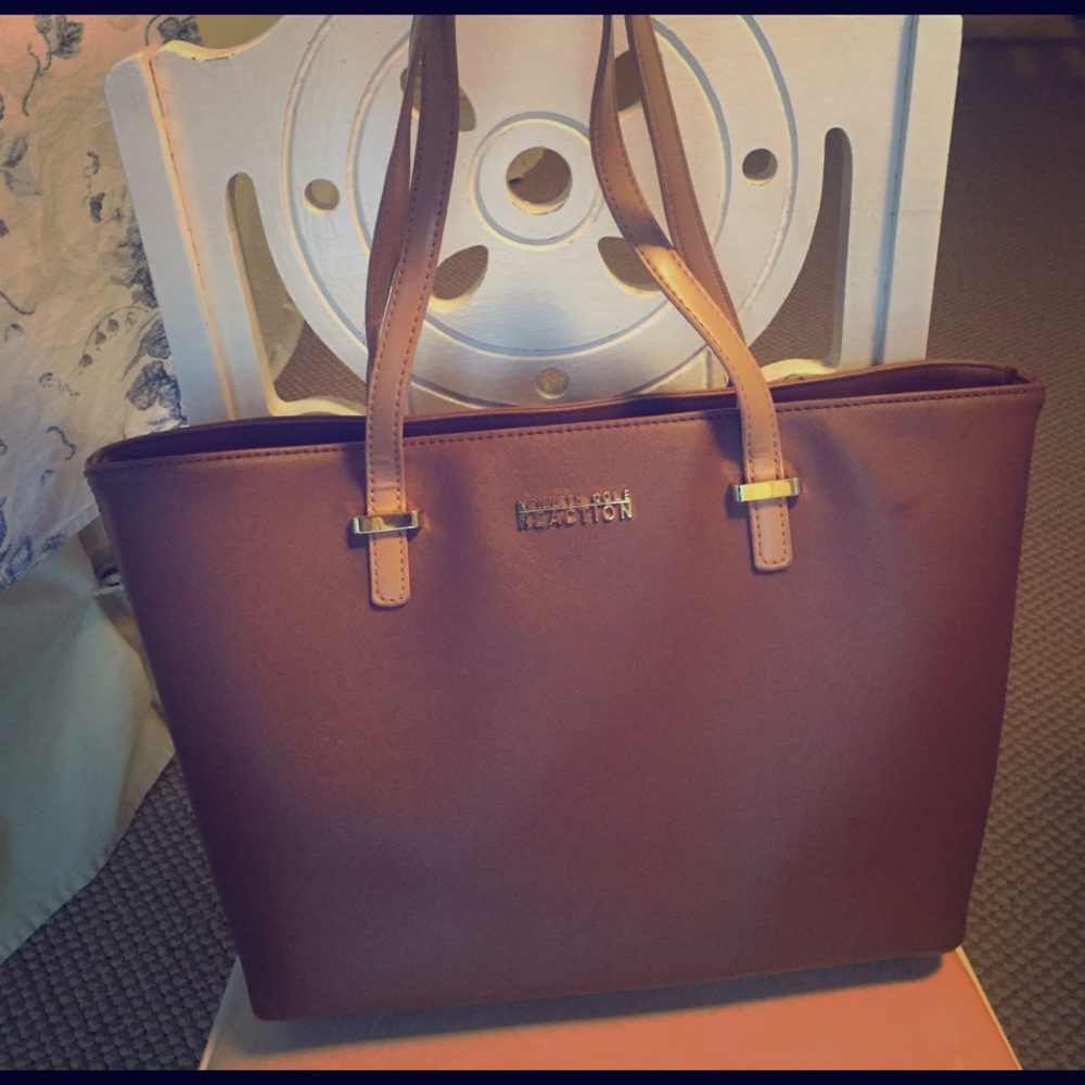 Kenneth Cole Reaction large brown tote 👜😍!