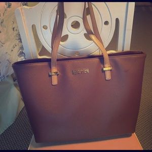 Kenneth Cole Reaction large brown tote 👜😍!