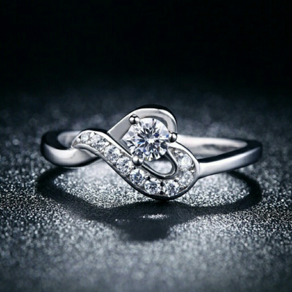 Sterling silver white sapphire ring - size 7 - Picture 1 of 1