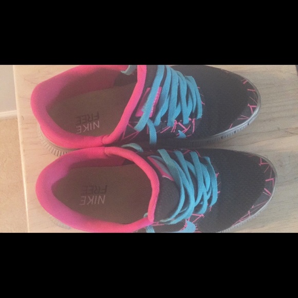 Nike free run 4.0 V3 size 7 barely worn - Picture 2 of 4