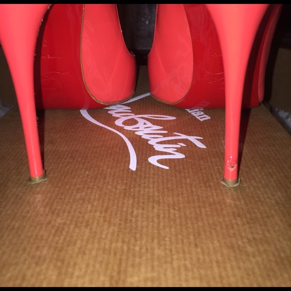 Christian Louboutin - Picture 4 of 8