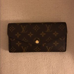 Authentic Sarah monogram Wallet-Louis Vuitton