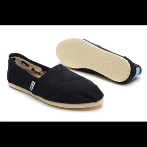 Black toms