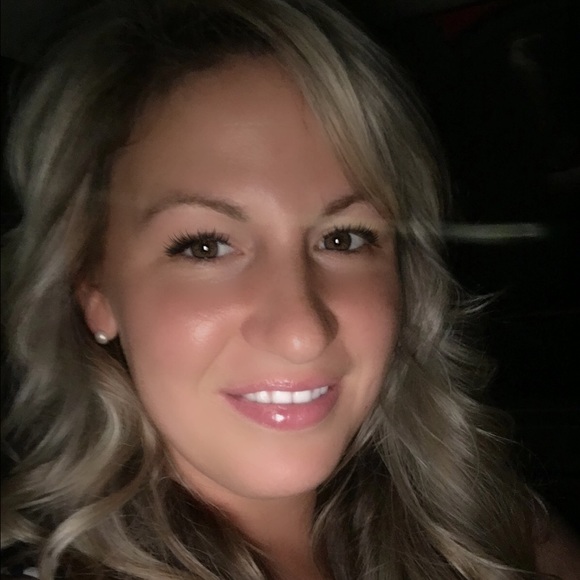 Meet your Posher, Sarah - Picture 1 of 1