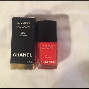 Chanel Le Vernis Nail Colour in Holiday