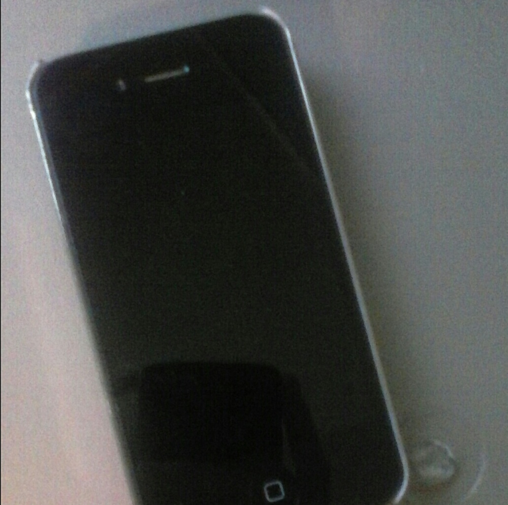 IPhone 4 cracked but works fine