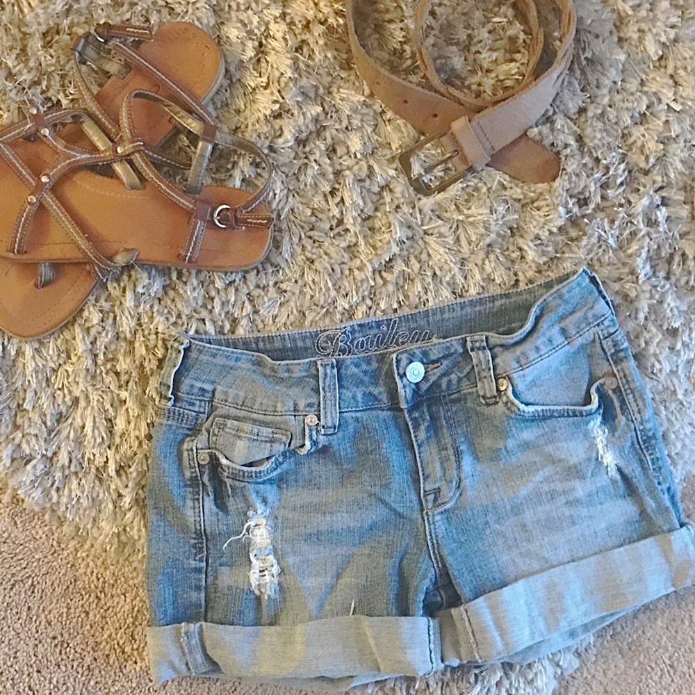 Delias distressed faded cuffed bailey jean shorts