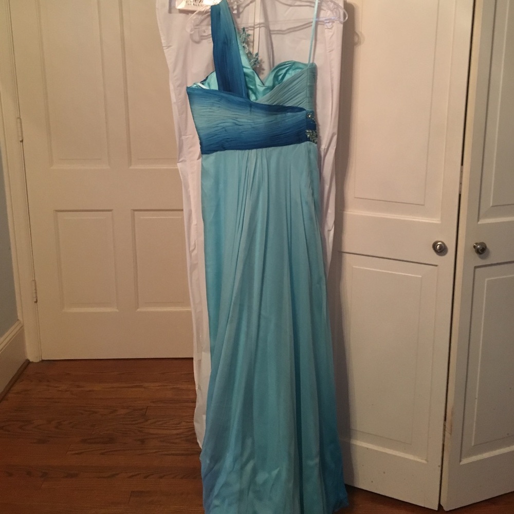 Prom Dress - Picture 2 of 3