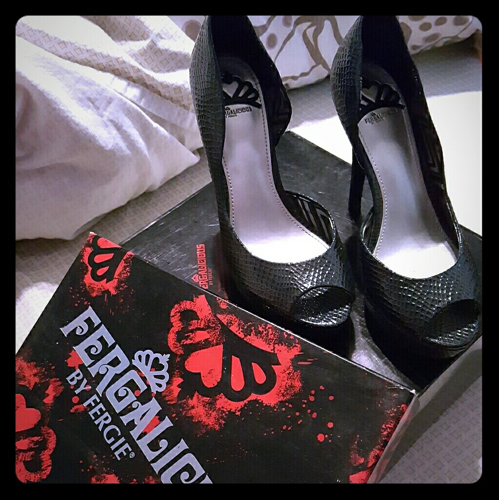 Black peep toe pumps