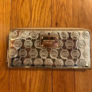 EUC Michael KORS zip up wallet