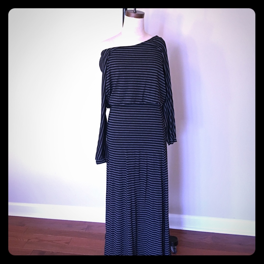 Off the shoulder maxi dress