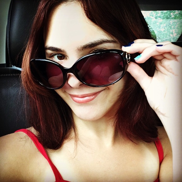 Meet your Posher, Kate - Picture 2 of 2