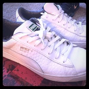All white snakeskin pumas sz 9.5