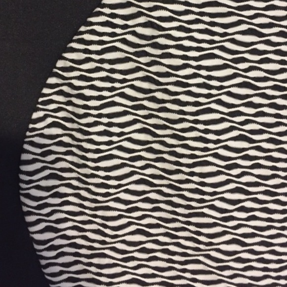 AKIRA DRESS- Bodycon Going out Dress, Black and White slimming BBL Dress - Picture 4 of 8