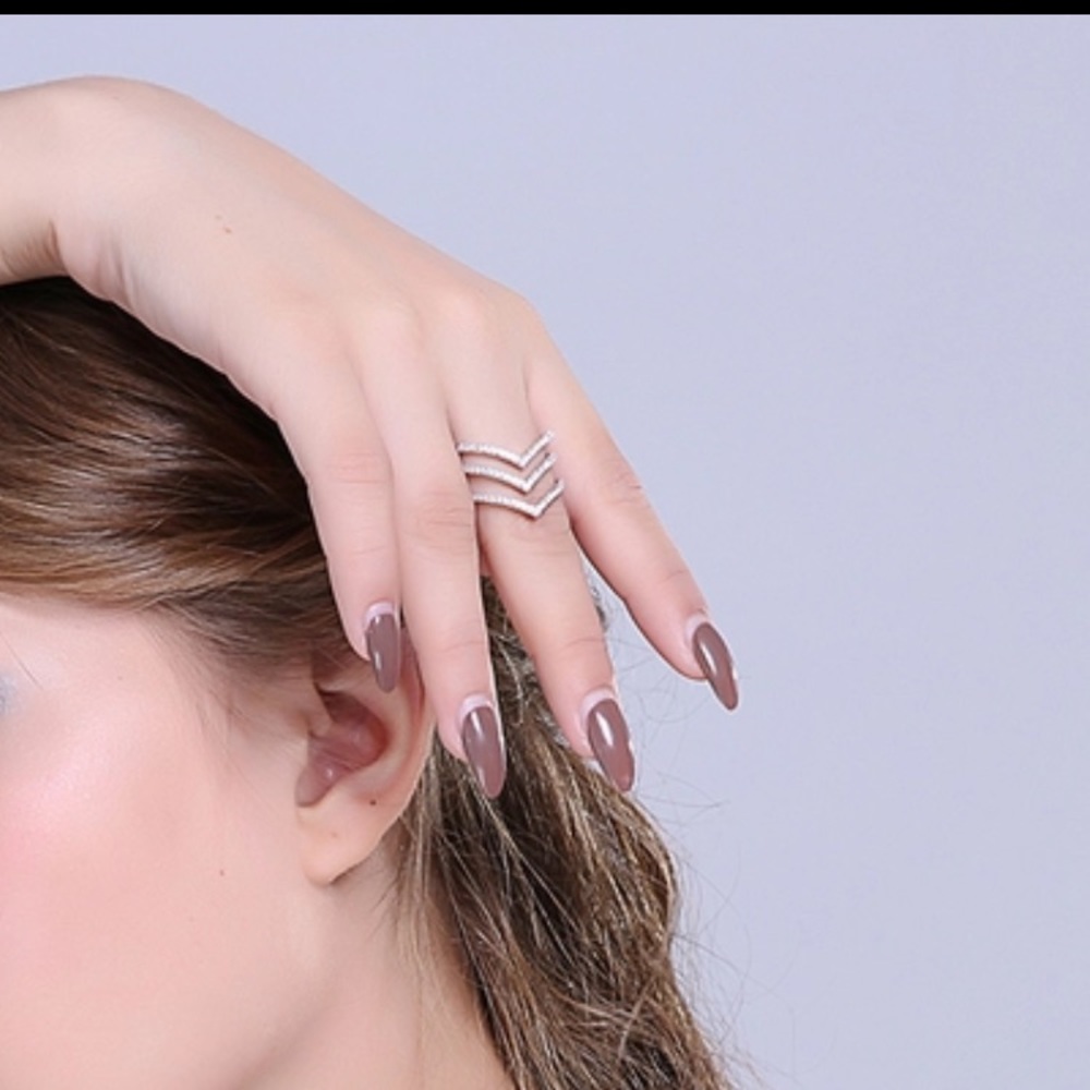 🎉HP 🎉 3 V Shaped Ring - Picture 2 of 6