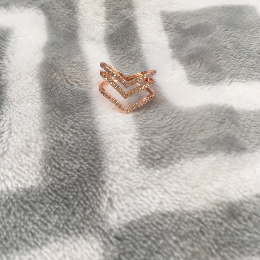 🎉HP 🎉 3 V Shaped Ring - Picture 3 of 6