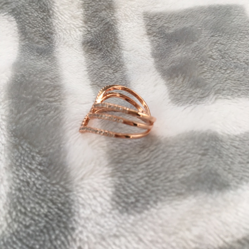 🎉HP 🎉 3 V Shaped Ring - Picture 4 of 6