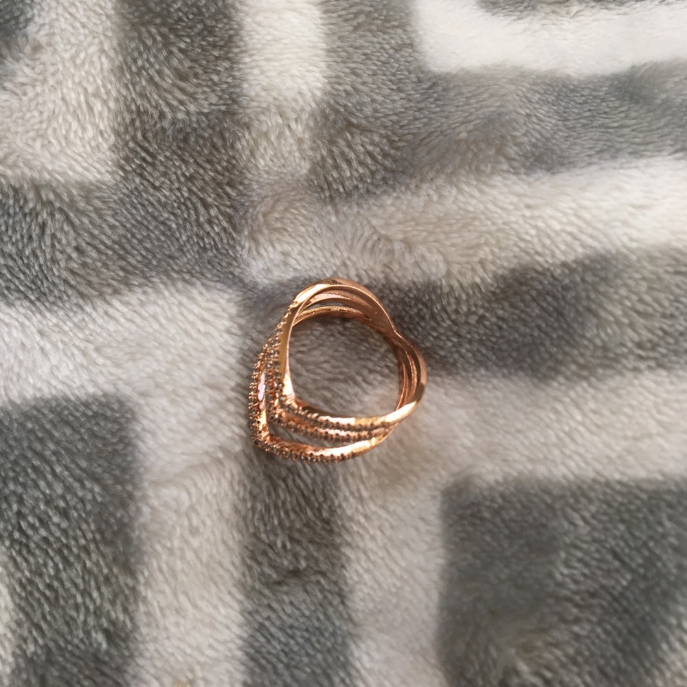 🎉HP 🎉 3 V Shaped Ring - Picture 6 of 6