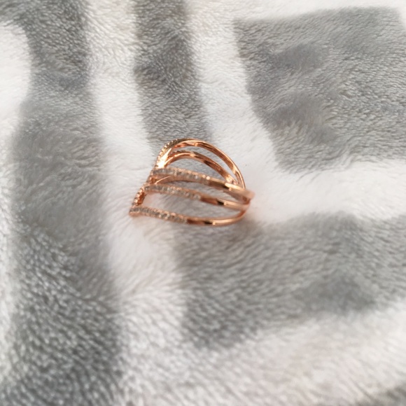 ๐HP ๐ 3 V Shaped Ring - Picture 4 of 6