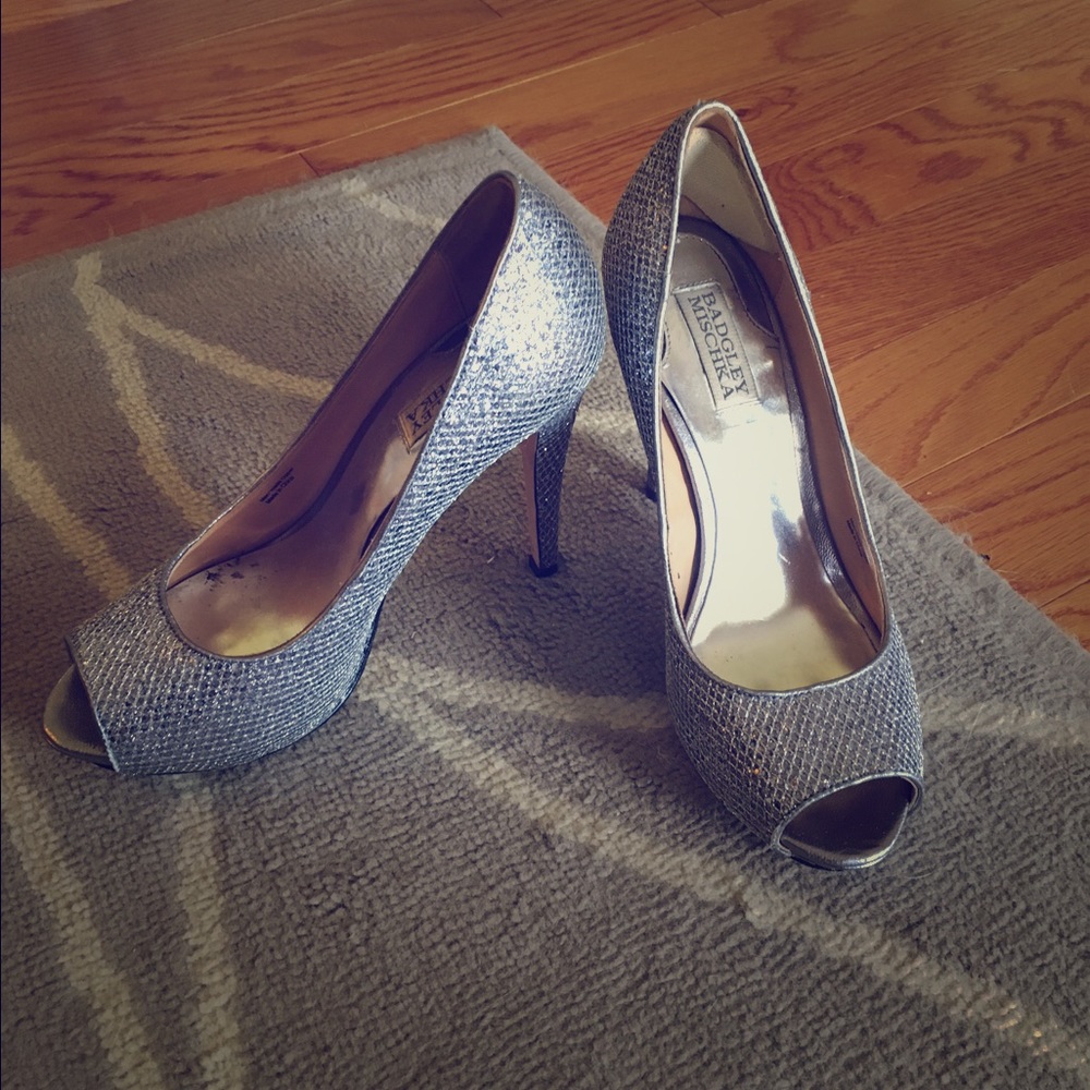 Badgley mischka silver shoes