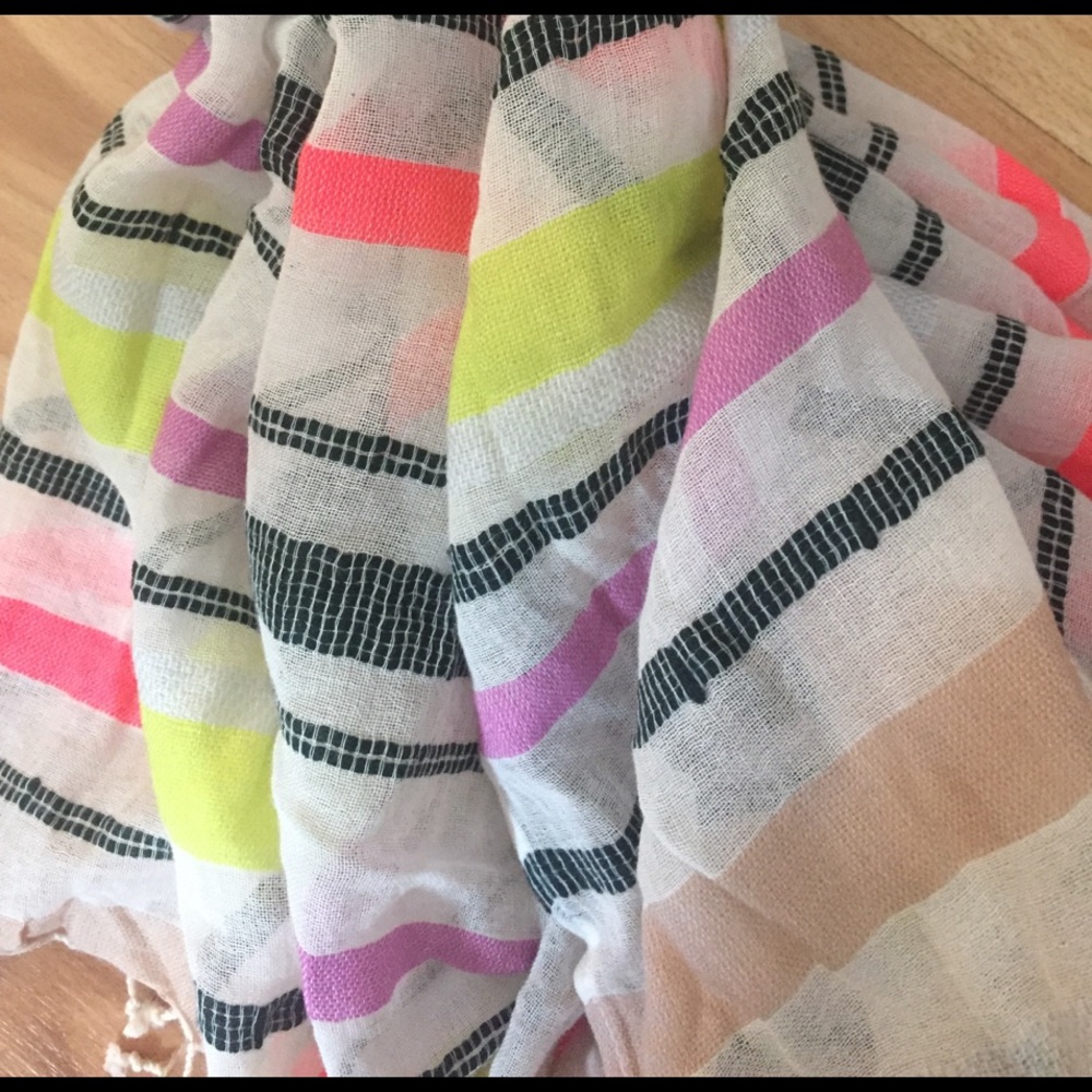 Old Navy scarf - Picture 2 of 2