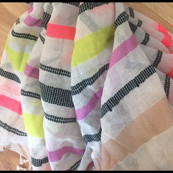 Old Navy scarf - Picture 2 of 2