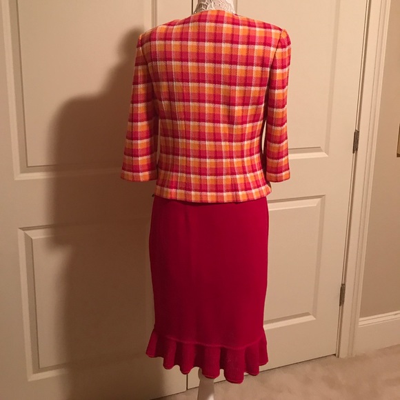 St. John suit - Picture 4 of 7