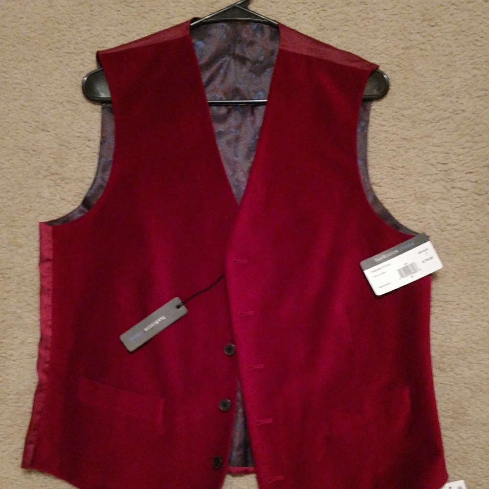 Brand new Men's Van Heusen Men's Red Vest M