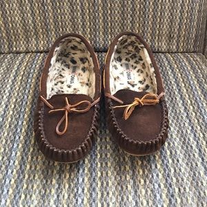 Brown Minnetonka Moccasins. Excellent condition