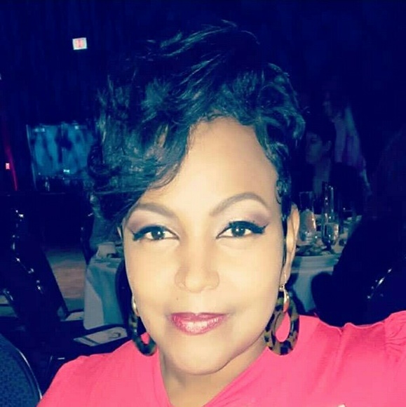 Meet your Posher, Kateri - Picture 2 of 2