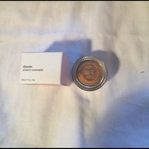 Glossier Stretch Concealer in Dark (40)