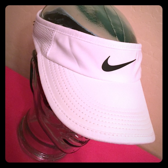 Nike Accessories - Nike Women's Visor